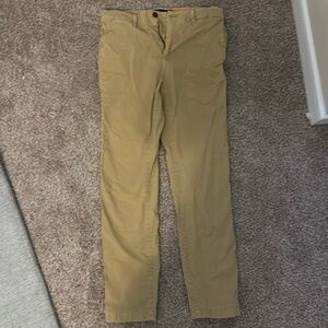 American Eagle Khakis
Size 28x30
Never Worn